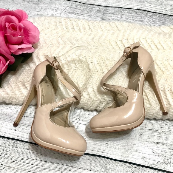 Jumex Shoes - Jumex Beige Criss Cross Ankle Strap Pumps sz 5